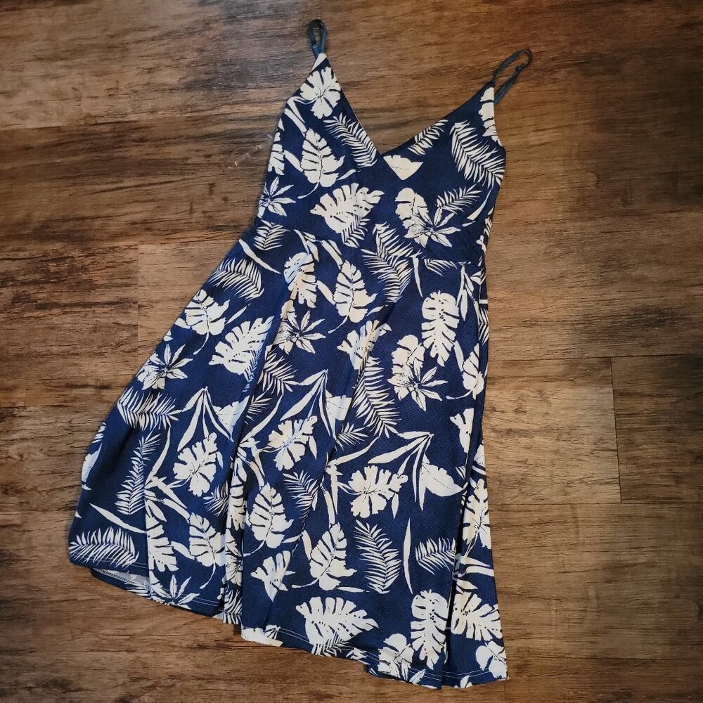 Womens Kismet Size XS blue tropical print vacation or summer dress - GUC